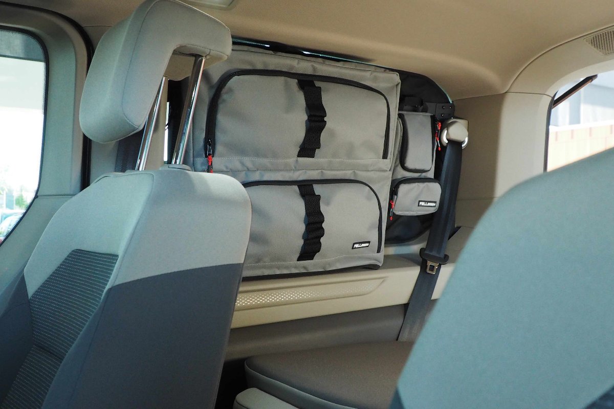 Fenstertaschen, Packsystem, Stauraum, VW Der neue Multivan T7, Packtaschen, Organizer, Zubehör VW California, Beach T7, Beach Tour, Campingshop, Campingzubehör, Zubehör für Camper, Fenstertaschen in grau für den neuen VW California und VW Multivan