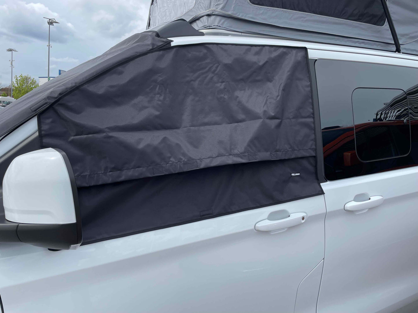 Ford V710, New Caravelle, New Transporter Sonnenschutz, Sichtschutz, Belüftung, Moskitonetz, Zubehör für New Caravelle, Zubehör fuer New Transporter, Zubehör für Ford, Zubehör für neuen Transporter, Zubehör für neue Caravelle, Cockpitisolierung für neue Caravelle, Cockpitisolierung fuer neuen Transporter, Verdunkelungen fuer Ford Nugget, Verdunkelungen fuer Ford, Verdunkunkelungen Caravelle, Windschutzscheibenisolierungen fuer Ford, Windschutzscheibenisolierung für VW Transporter und VW Caravelle