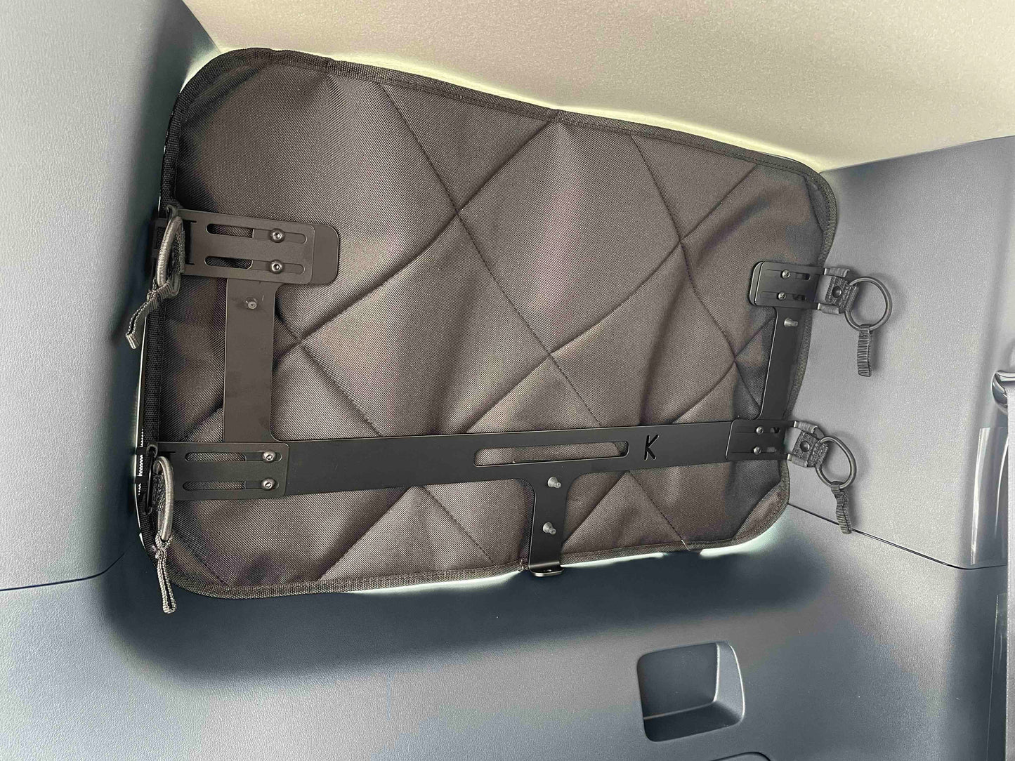 Fenstertaschen für KIA PV 5, PV5 Fenstertaschen, Packtaschen für Kia PV5, Stauraum und Campingzubehör für Kia PV 5, Camper KIA PV5, Campingzubehör Kia PV5, PV5 als Camper, Kia PV5 als Camper, Campingumbau KIA PV5.