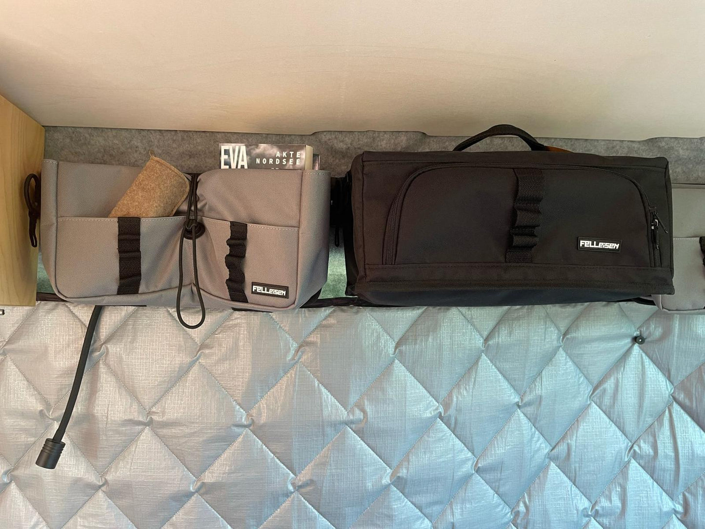 Camper Ausbausystem, leichte flexible Taschen für Airlineschienen, Leichbauschrank, Produkte fuer Vanausbau, Vanlife, Vanconverter, Selbstausbau fuer Vans,Camper Ausbausystem, leichte flexible Taschen für Airlineschienen, Camperausbau, Schränke für Camperausbau, Vanausbau, Vanconvertersation, Leichbauschrank, Aufbewahrung mit Airlineschienen, Camperausbau mit Airlineschienen, Stauraum mit Airlineschienen