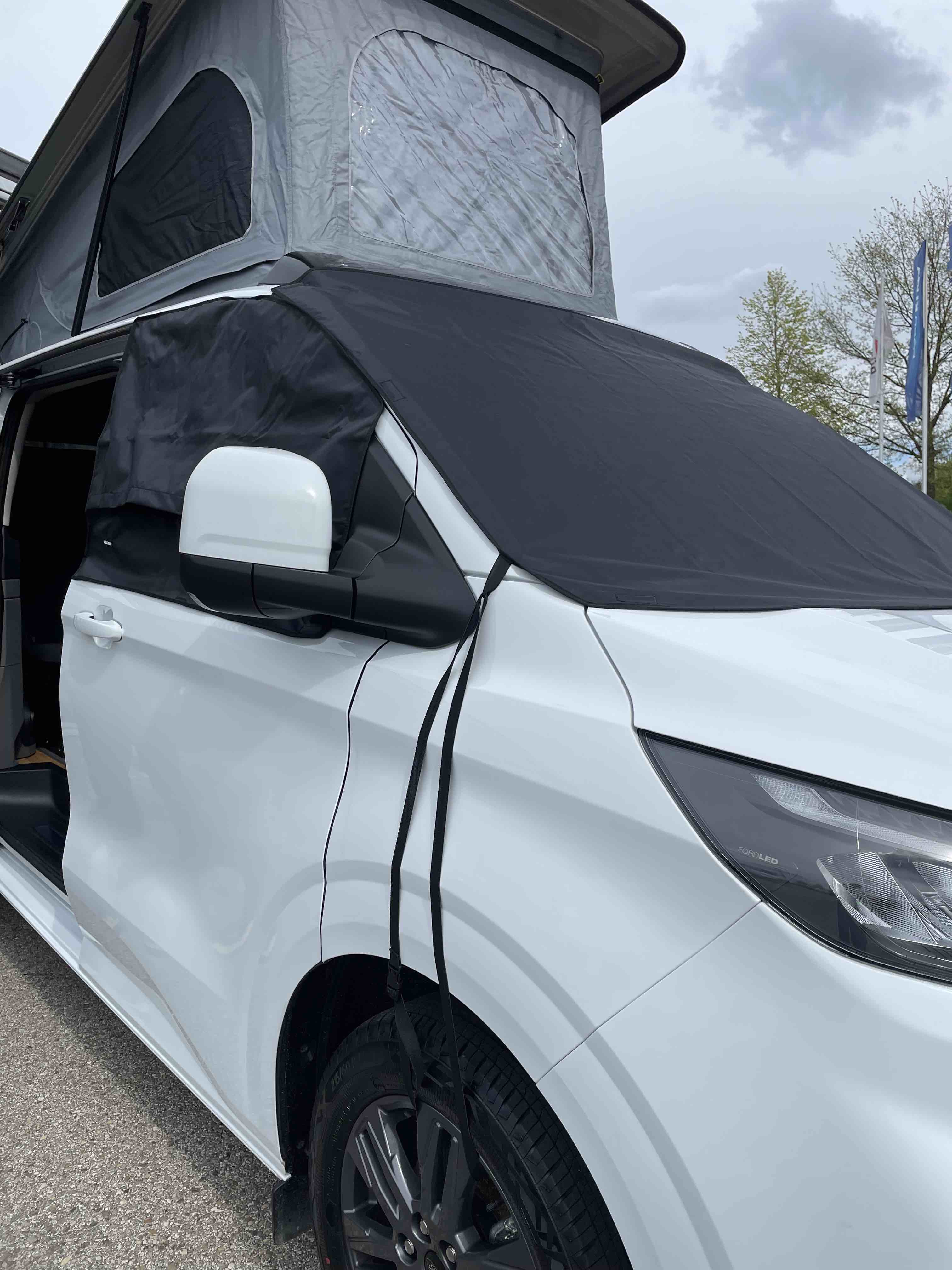 Ford V710, New Caravelle, New Transporter Sonnenschutz, Sichtschutz, Belüftung, Moskitonetz, Zubehör für New Caravelle, Zubehör fuer New Transporter, Zubehör für Ford, Zubehör für neuen Transporter, Zubehör für neue Caravelle, Cockpitisolierung für neue Caravelle, Cockpitisolierung fuer neuen Transporter, Verdunkelungen fuer Ford Nugget, Verdunkelungen fuer Ford, Verdunkunkelungen Caravelle, Windschutzscheibenisolierung für Ford, Außenisolierung