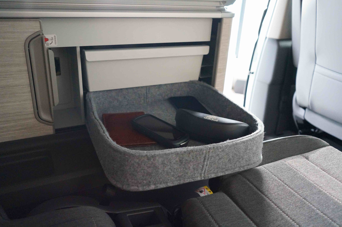 Box 1 für den neuen California Ocean- diei Filzbox unterhalb der Besteckschublade