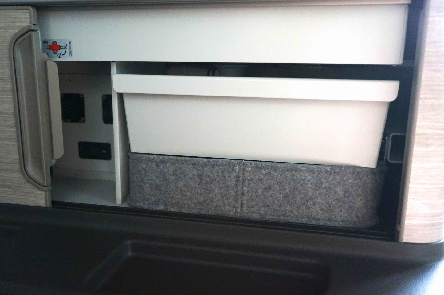 Box 1 für den neuen California Ocean- diei Filzbox unterhalb der Besteckschublade