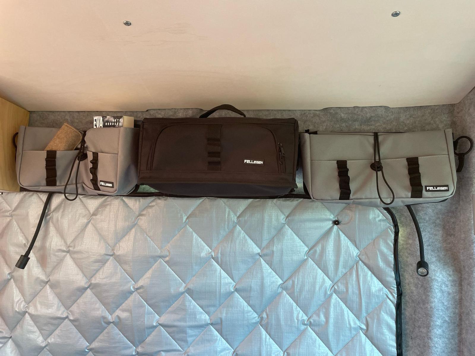 Camper Ausbausystem, leichte flexible Taschen für Airlineschienen, Leichbauschrank, Produkte fuer Vanausbau, Vanlife, Vanconverter, Selbstausbau fuer Vans,Camper Ausbausystem, leichte flexible Taschen für Airlineschienen, Camperausbau, Schränke für Camperausbau, Vanausbau, Vanconvertersation, Leichbauschrank, Aufbewahrung mit Airlineschienen, Camperausbau mit Airlineschienen, Stauraum mit Airlineschienen