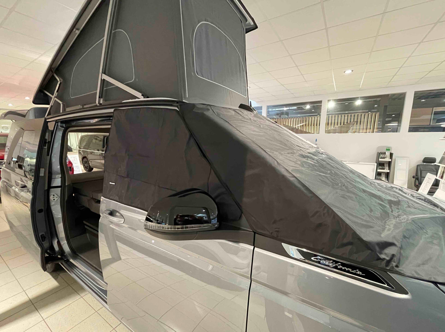 Shelter Comfort für VW New Multivan, New California VW T7 , Moskitonetz, ScheibenIoslierung fuer T7, Cockpitisolierung fuer VW T7, Windschutzscheibenisolierung VW T7, Abdunkelungen fuer VW, VW Zubehör, Verdunkelung VW T7, Passgenaue Verdunkelungen fuer VW Multivan