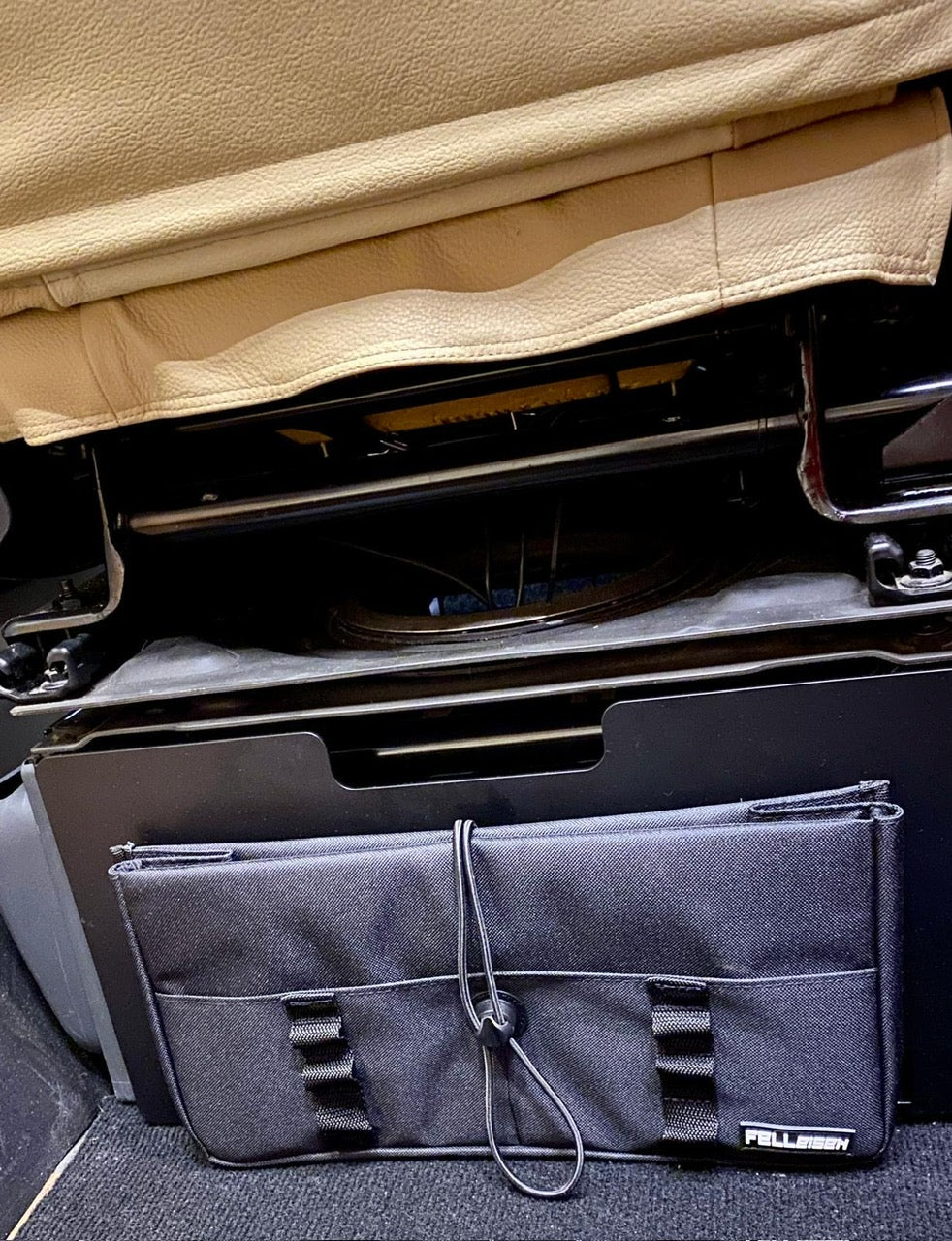 Sitzkonsole fuer Kastenwaegen, Taschen fuer Ducato, Stauraum Ducato, Stauraum fuer Boxer, Sitzkonsolentaschen, magnetsiches Zubehoer fuer Ducato, Boxer und Jumper, Magnettaschen fuer Ducatocamper, Sitzkonsole Ducato, Taschenhalterung fuer Ducato