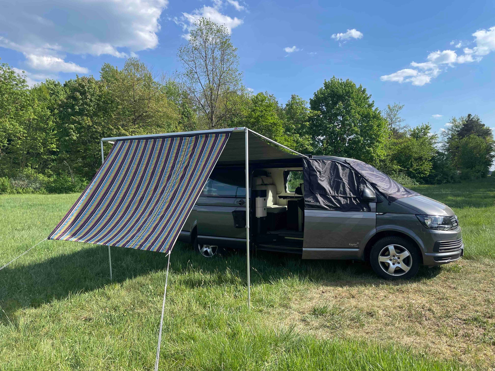 Sonnensegel für Camper, Campingtuch, Tarp, Markisenzubehör, minimalistisches Sonnentuch, Awing für Camper, Blickschutz für Camper, Moskitoschutz, multifunktionales Tuch, multifunktionales Tarp, multifunktionales Sonnensegel, Design-Sonnensegel, Magnettuch, magnetisches Sonnensegel, Sonnensegel für Microcamper, Sonnensegel für Mikrocamper, Sonnensegel für Hochdachkombis, Ergänzung zu Markisen