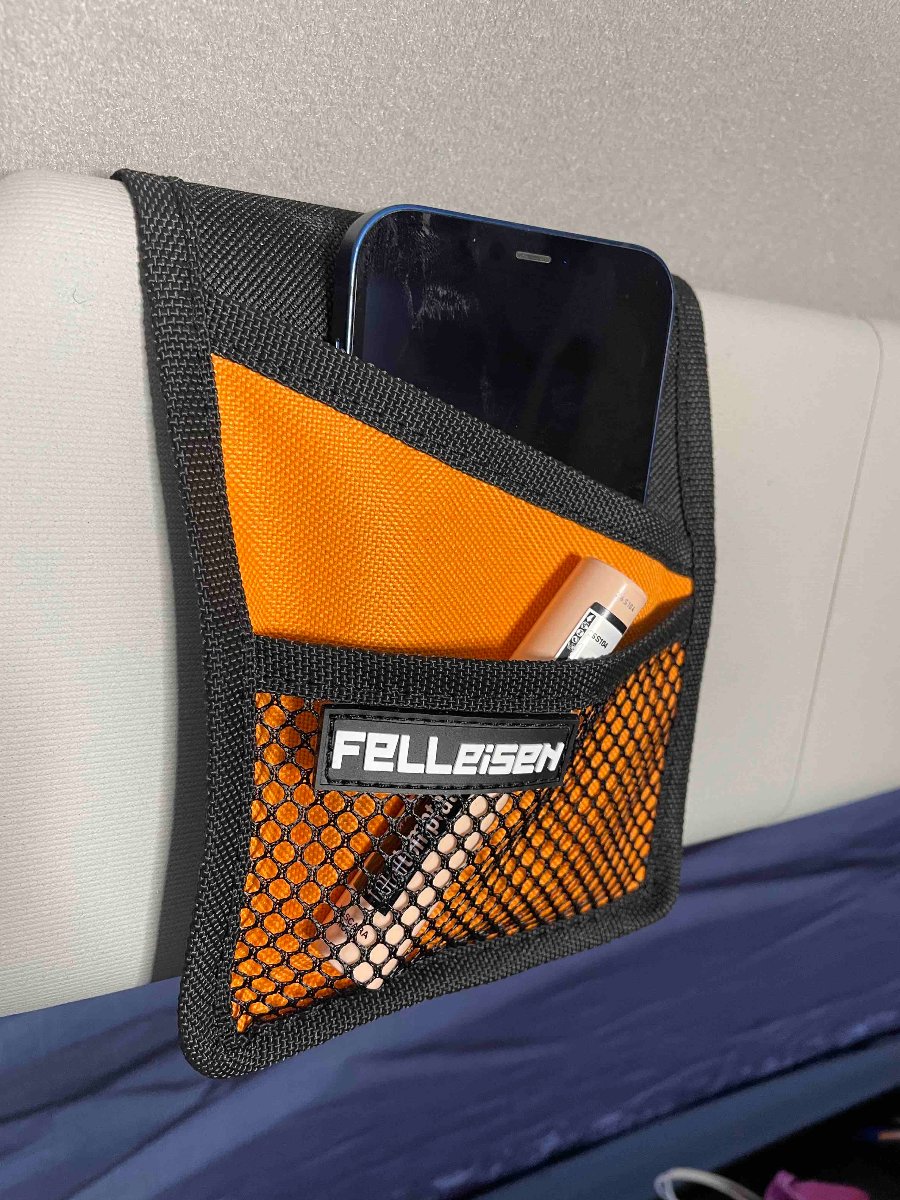 Sonnenblende Organizer, Aufbewahrung im Van, Stauraum, Papiere, Camperstauraum, Stauraum fuer Camper, Camperhacks, Stauraum an der Sonnenblende, Sonnenblendetaschen, Tasche fuer Sonnenblenden, Packtaschen, Stauraumlösungen, praktischer Stauraum fuer Camper.