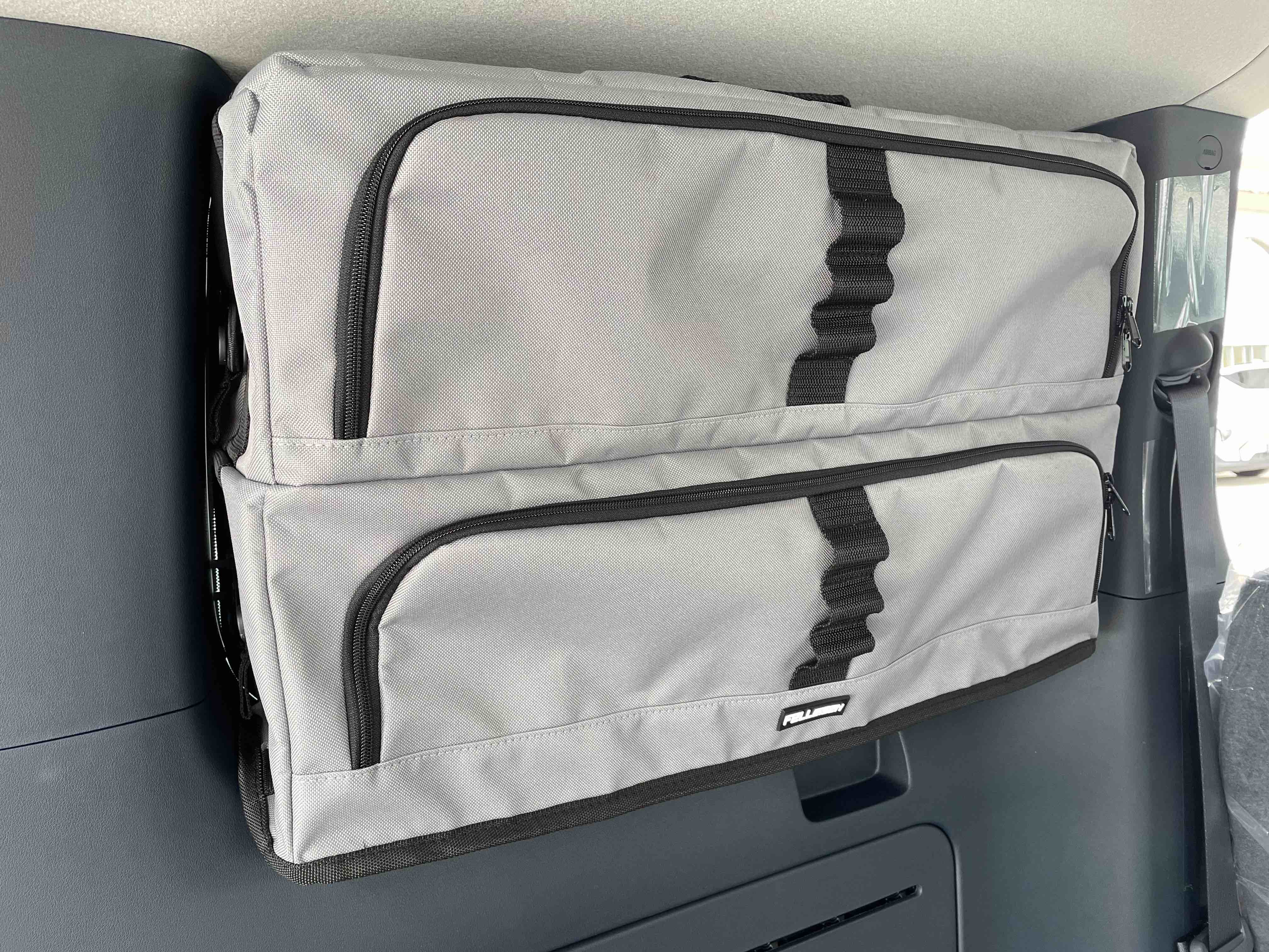 Fenstertaschen für KIA PV 5, PV5 Fenstertaschen, Packtaschen für Kia PV5, Stauraum und Campingzubehör für Kia PV 5, Camper KIA PV5, Campingzubehör Kia PV5, PV5 als Camper, Kia PV5 als Camper, Campingumbau KIA PV5.