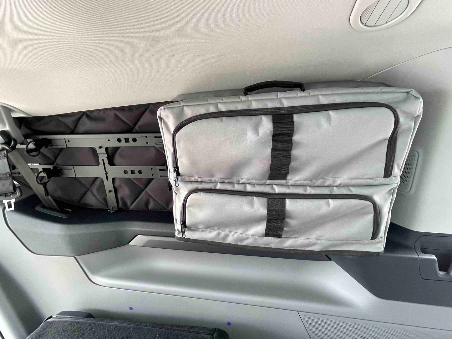 Fenstertaschen, Bagsysteme, Stauraum für Camper, Camper, Windowbags, Ford Tourneo Custom, Fenstertaschen für Ford Tourneo Custom in grau, Window bags for Ford Tourneo Custom, Fenstertaschen, Bagsysteme, Stauraum für Camper, Camper, Windowbags, Ford Tourneo Custom, Fenstertaschen für Ford Tourneo Custom in grau, Window bags for Ford Tourneo Custom, Zubehoer New Ford Tourneo V710, Fenstertaschen fuer Ford, Fenstertaschen fuer neue Caravelle, Fenstertaschen fuer neuen Transporter,  Stauraum fuer Ford, Zubehoer