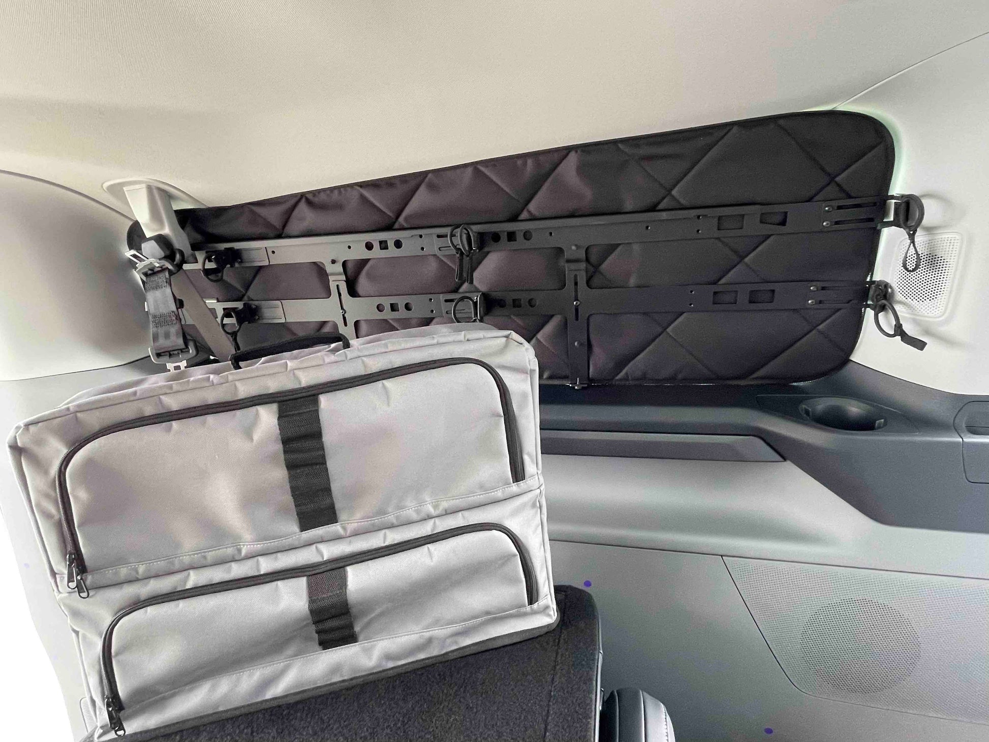 Fenstertaschen, Bagsysteme, Stauraum für Camper, Camper, Windowbags, Ford Tourneo Custom, Fenstertaschen für Ford Tourneo Custom in grau, Window bags for Ford Tourneo Custom, Fenstertaschen, Bagsysteme, Stauraum für Camper, Camper, Windowbags, Ford Tourneo Custom, Fenstertaschen für Ford Tourneo Custom in grau, Window bags for Ford Tourneo Custom, Zubehoer New Ford Tourneo V710, Fenstertaschen fuer Ford, Fenstertaschen fuer neue Caravelle, Fenstertaschen fuer neuen Transporter,  Stauraum fuer Ford, Zubehoer