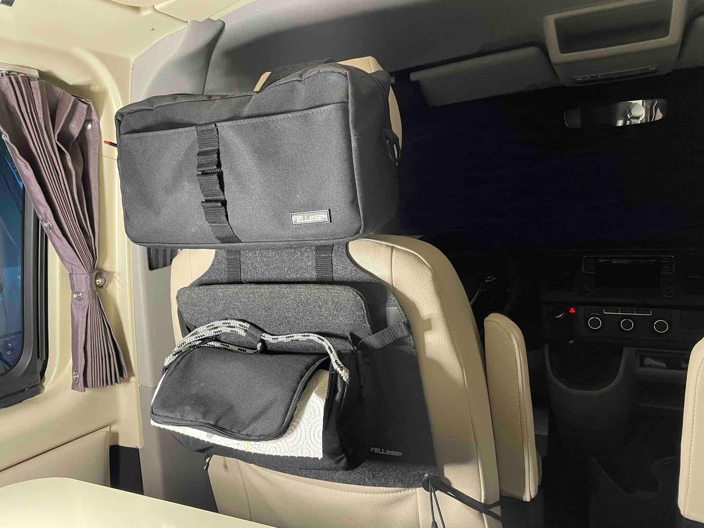 Kopfstützentasche, Tasche für Kopfstütze, Utensilo, Stick It Klebelösung, Organizer Taschen, Aufbewahrung, Stauraum, Camper, Bulli, Organizer fuer Camper, Abnehmbare Taschen fuer Camper, Magnettaschen, Organizer, Sitzorganizer, Sitztaschen, Entdecke den Camperorganizer, Camping pockets, Taschen mit magnetischer Befestigung, modularer Organizer, Organizer fuer Ducato, Boxer, Jumper. Campingorganizer, Wohnmobilorganizer, Rückenlehnentaschen Rückenlehenorganizer, Ordnungssystem fuer Vans, Organizer fuer Camper