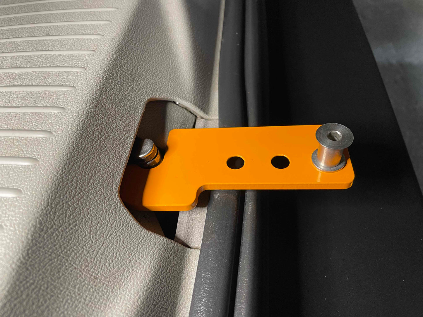 Heckklappenaufsteller, VW California, Campingzubhör,Heckklappenaufsteller, VW California, Campingzubhör, Heckklappenaufsteller fuer VW California, Heckklappenaufsteller fuer Multivan, verstellbarer Heckklappenaufsteller, Aufsteller fuer Heckklappe, Belüftung Heckklappe, California Belüftung, Belüftung während des Schlafens,Heckklappenaufsteller T6, Heckklappenaufsteller T5