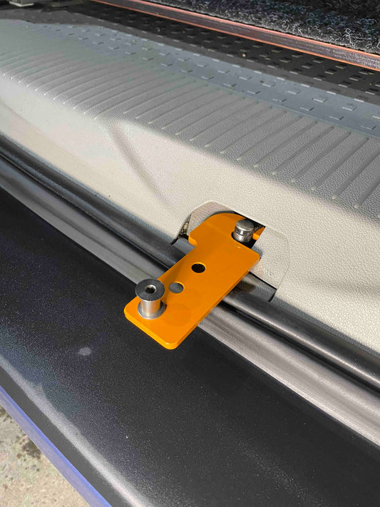 Heckklappenaufsteller, VW California, Campingzubhör, Heckklappenaufsteller fuer VW California, Heckklappenaufsteller fuer Multivan, verstellbarer Heckklappenaufsteller, Aufsteller fuer Heckklappe, Belüftung Heckklappe, California Belüftung, Belüftung während des Schlafens, Heckklappenaufsteller T6, Heckklappenaufsteller T5