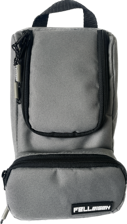 Kulturbeutel in grau. Organizer fuer Camper, Abnehmbare Taschen fuer Camper, Magnettaschen, Organizer, Sitzorganizer, Sitztaschen, Entdecke den Camperorganizer, Camping pockets, Taschen mit magnetischer Befestigung, modularer Organizer, Organizer fuer Ducato, Boxer, Jumper. Campingorganizer, Wohnmobilorganizer, Camping Organizer, Organizer Camping, seat back organizer for vans, seat back organizer for KIA PV5