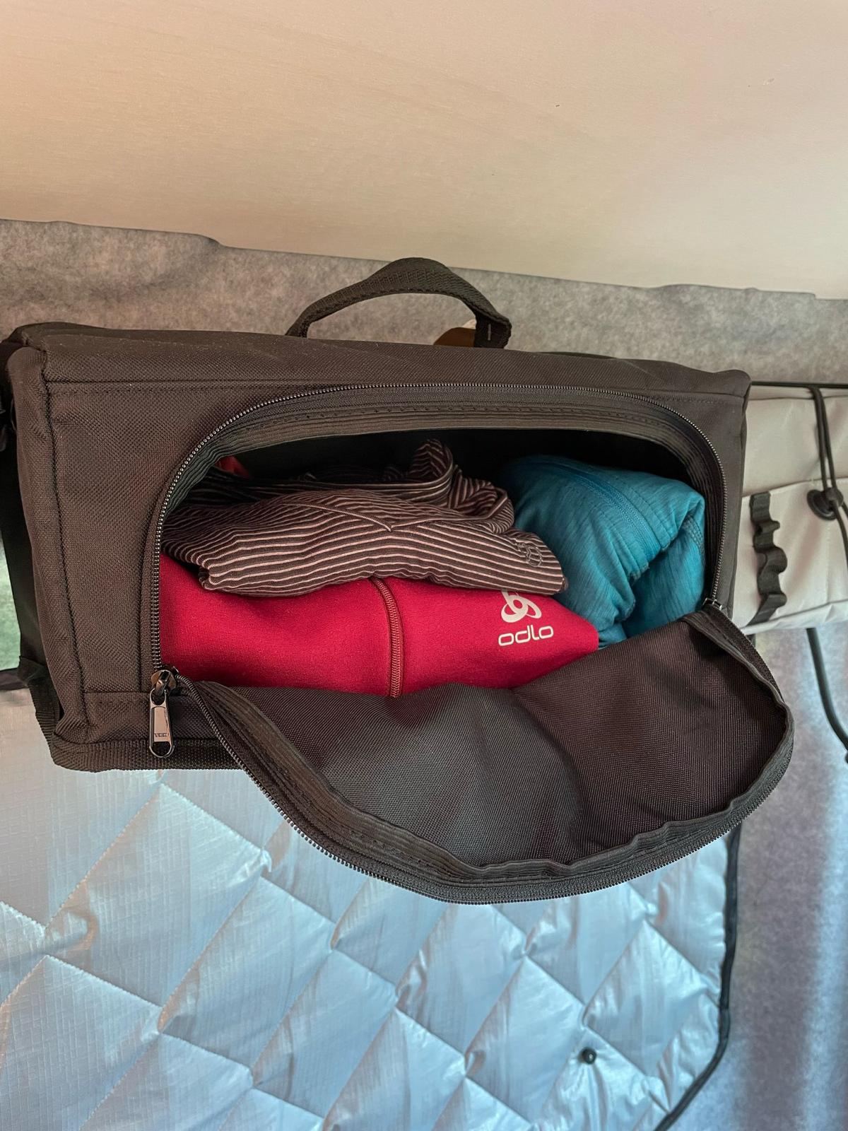 Camper Ausbausystem, leichte flexible Taschen für Airlineschienen, Leichbauschrank, Produkte fuer Vanausbau, Vanlife, Vanconverter, Selbstausbau fuer Vans,Camper Ausbausystem, leichte flexible Taschen für Airlineschienen, Camperausbau, Schränke für Camperausbau, Vanausbau, Vanconvertersation, Leichbauschrank, Aufbewahrung mit Airlineschienen, Camperausbau mit Airlineschienen, Stauraum mit Airlineschienen