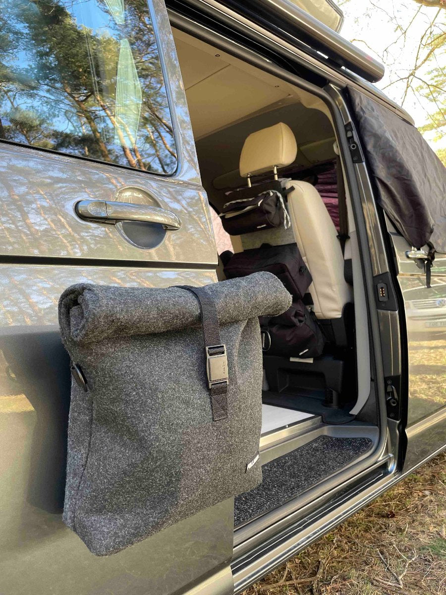 Magnethalterung Organizer Taschen, Camperausbau, Vanlife, Magnethalterung Organizer Taschen, Camperausbau, Vanlife, Unser textiles Magnetgadget → macht jede Tasche zur Magnettasche, Entdecke unser magnetische Zubehör für deinen Camper. MyTrash → der magnetische Abfalleimer für Camper, MyTrash - der Abfalleimer für die Mülltrennung - entdecke den wetterfesten Abfalleimer für deinen nächsten Roadtrip, Campingzubehoer magnetisch , magnetisches Campingzubehoer, magnetischer Abfalleimer fuer Camping, Campingabfa