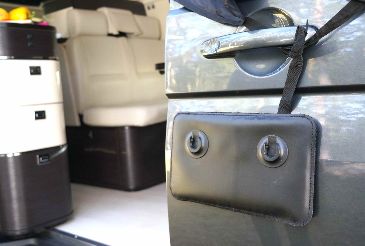 Magnethalterung Organizer Taschen, Camperausbau, Vanlife, Unser textiles Magnetgadget → macht jede Tasche zur Magnettasche, Entdecke unser magnetische Zubehör für deinen Camper. MyTrash → der magnetische Abfalleimer für Camper, MyTrash - der Abfalleimer für die Mülltrennung - entdecke den wetterfesten Abfalleimer für deinen nächsten Roadtrip.Das magentische Zubehör für Camper → entdecke unsere praktischen Magenthaken, magnetisches Zubehör fuer Camping, magnetisches Campingzubehoer 