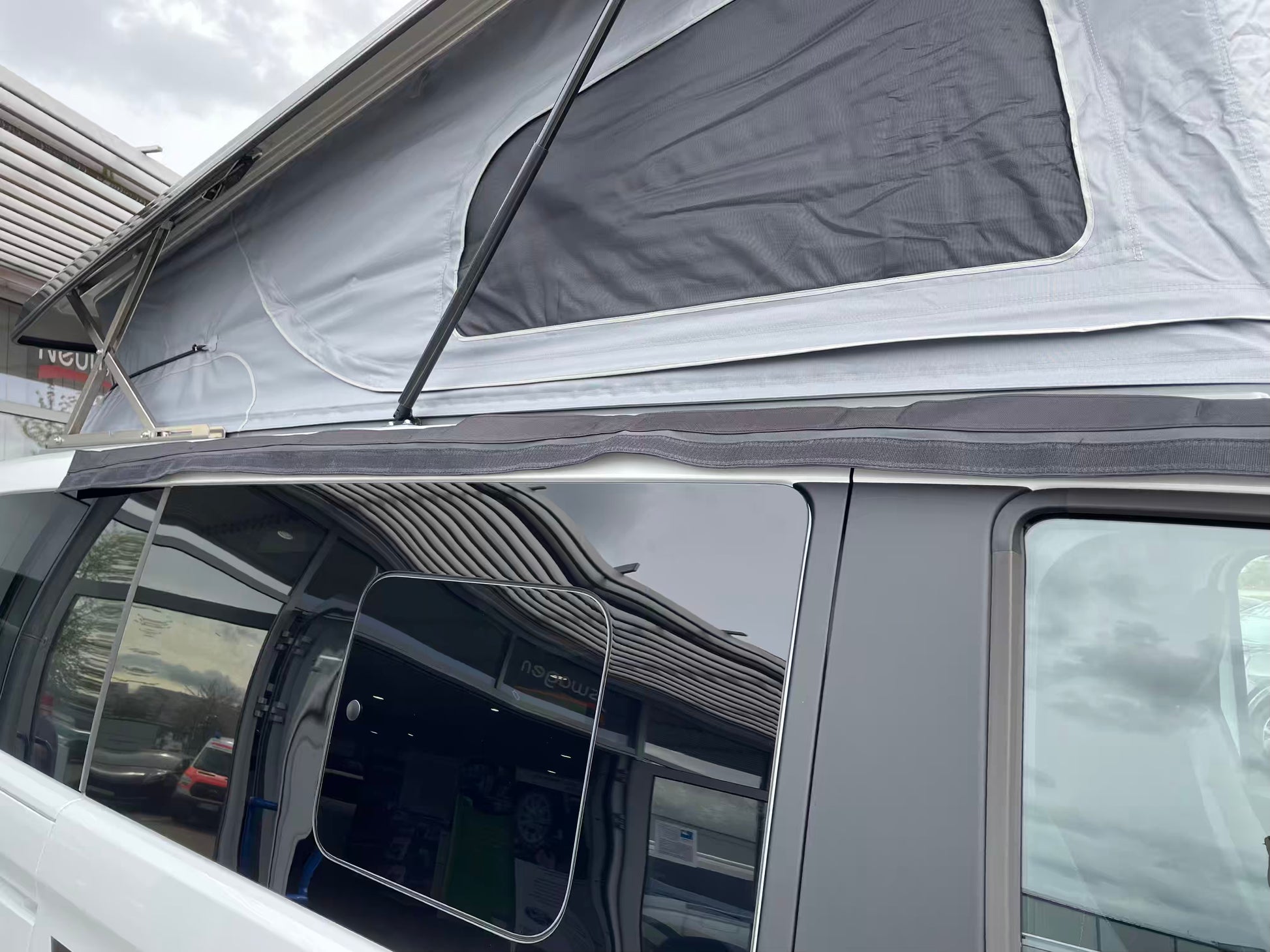 Sonnensegel für Camper, Campingtuch, Tarp, Markisenzubehör, minimalistisches Sonnentuch, Awing für Camper, Blickschutz für Camper, Moskitoschutz, multifunktionales Tuch, multifunktionales Tarp, multifunktionales Sonnensegel, Design-Sonnensegel, Magnettuch, magnetisches Sonnensegel, Sonnensegel für Microcamper, Sonnensegel für Mikrocamper, Sonnensegel für Hochdachkombis, Ergänzung zu Markisen