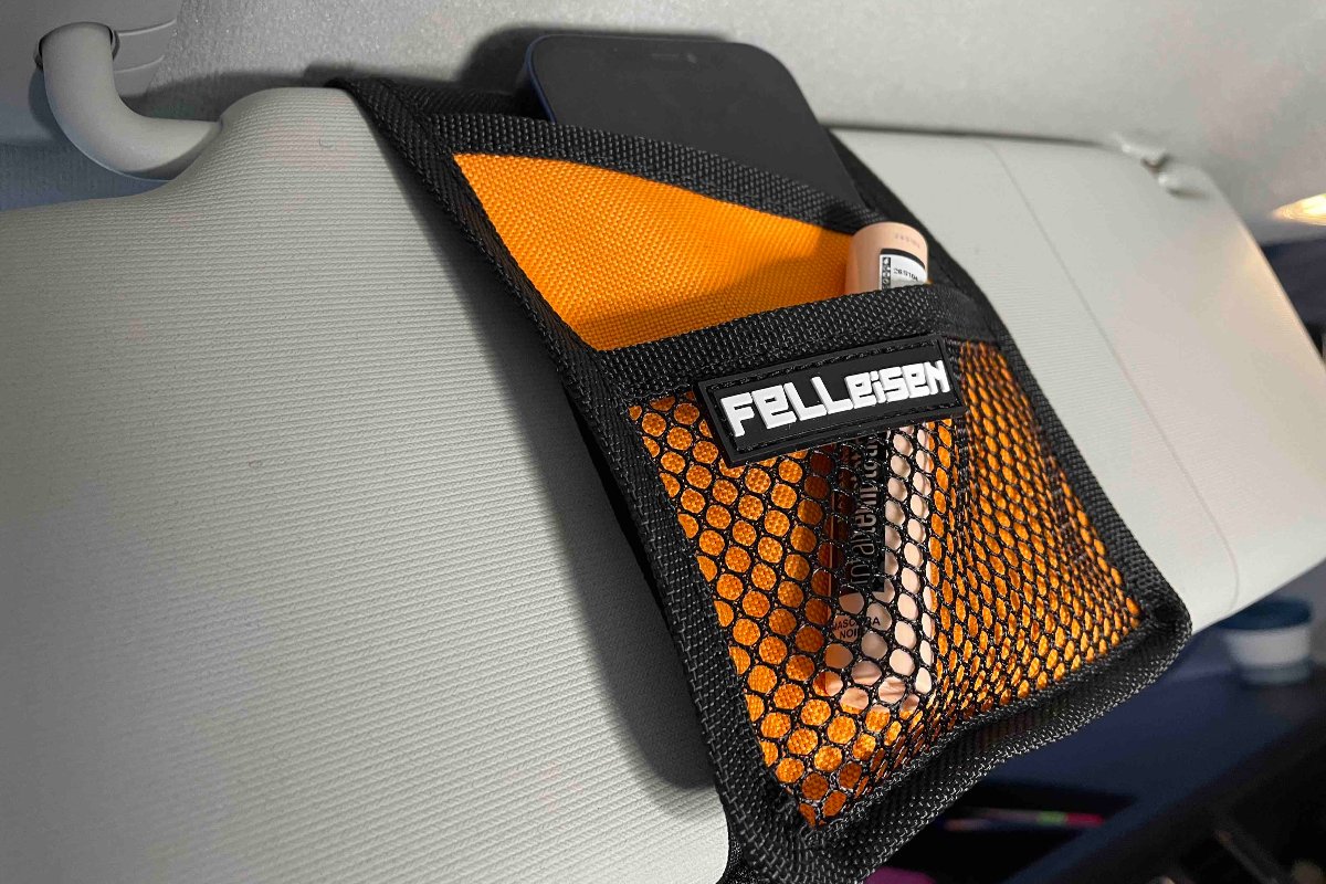 Sonnenblende Organizer, Aufbewahrung im Van, Stauraum, Papiere, Camperstauraum, Stauraum fuer Camper, Camperhacks, Stauraum an der Sonnenblende, Sonnenblendetaschen, Tasche fuer Sonnenblenden, Packtaschen, Stauraumlösungen, praktischer Stauraum fuer Camper.