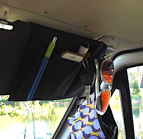 Sonnenblende Organizer, Aufbewahrung im Van, Stauraum, Papiere, Camperstauraum, Stauraum fuer Camper, Camperhacks, Stauraum an der Sonnenblende, Sonnenblendetaschen, Tasche fuer Sonnenblenden, Packtaschen, Stauraumlösungen, praktischer Stauraum fuer Camper.