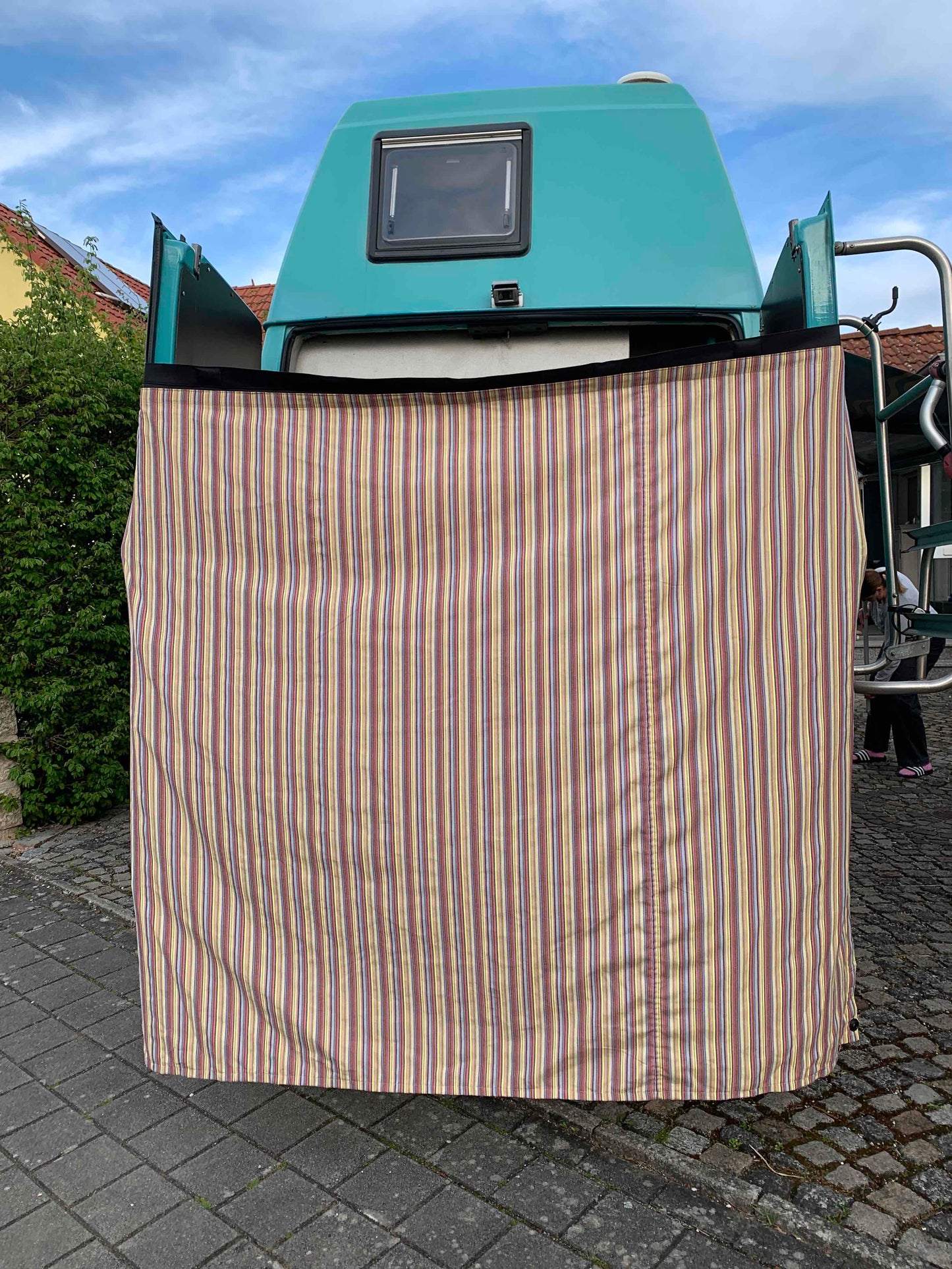 Sonnensegel für Camper, Campingtuch, Tarp, Markisenzubehör, minimalistisches Sonnentuch, Awing für Camper, Blickschutz für Camper, Moskitoschutz, multifunktionales Tuch, multifunktionales Tarp, multifunktionales Sonnensegel, Design-Sonnensegel, Magnettuch, magnetisches Sonnensegel, Sonnensegel für Microcamper, Sonnensegel für Mikrocamper, Sonnensegel für Hochdachkombis, Ergänzung zu Markisen