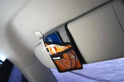 Sonnenblende Organizer, Aufbewahrung im Van, Stauraum, Papiere, Camperstauraum, Stauraum fuer Camper, Camperhacks, Stauraum an der Sonnenblende, Sonnenblendetaschen, Tasche fuer Sonnenblenden, Packtaschen, Stauraumlösungen, praktischer Stauraum fuer Camper.