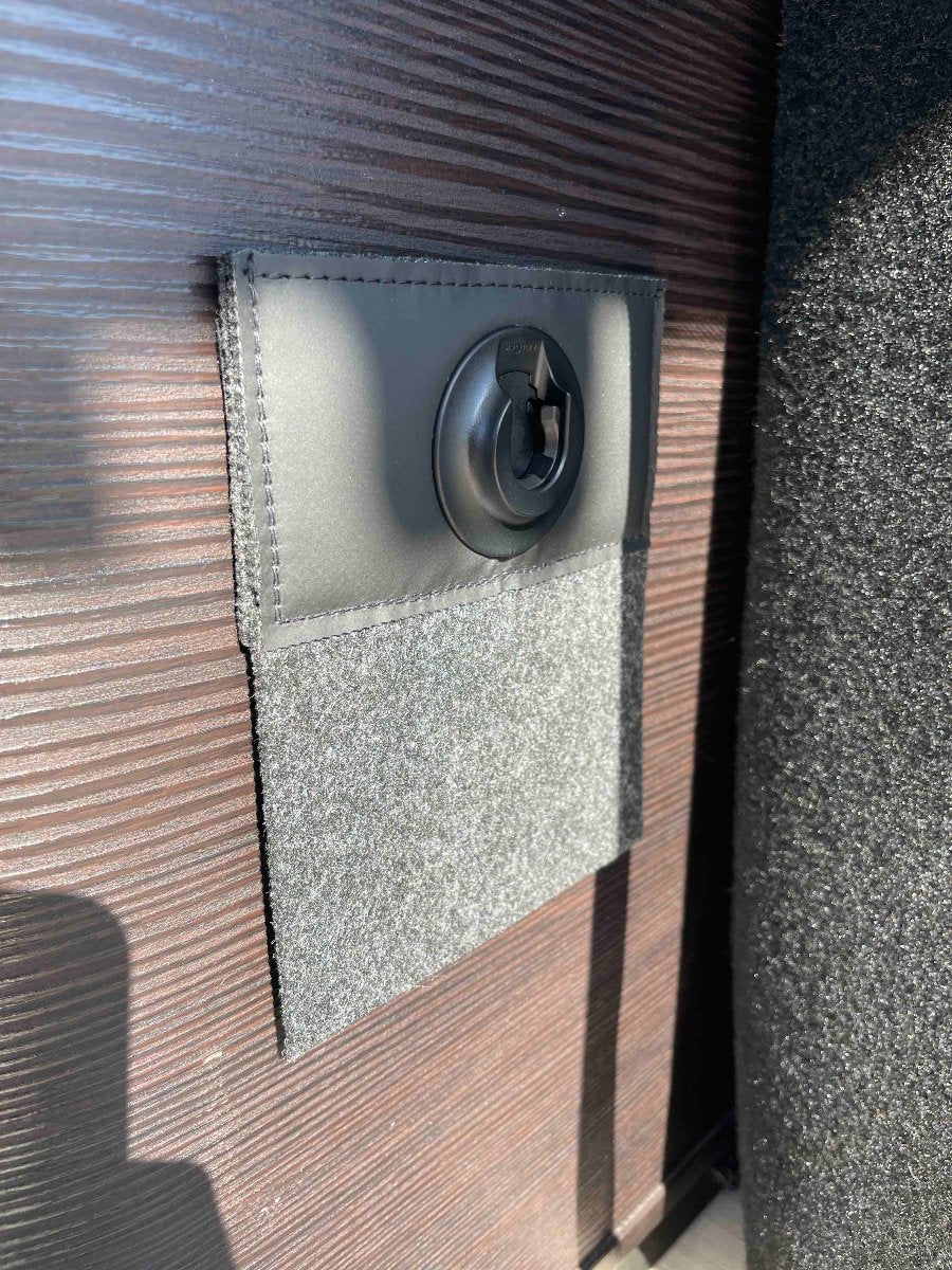 Organizer Taschen, Klebelösung, flexibel, Stauraum, Organizer fuer Camper, Abnehmbare Taschen fuer Camper, Magnettaschen, Organizer, Sitzorganizer, Sitztaschen, Entdecke den Camperorganizer, Camping pockets, Taschen mit magnetischer Befestigung, modularer Organizer, Organizer fuer Ducato, Boxer, Jumper. Campingorganizer, Wohnmobilorganizer, Rückenlehnentaschen Rückenlehenorganizer, Ordnungssystem fuer Vans, Organizer fuer Camper