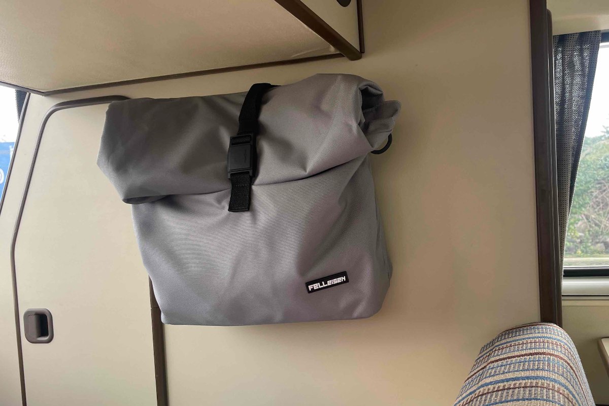 Organizer Taschen, Klebelösung, flexibel, Stauraum, Stick It Klebelösung, Organizer Taschen, Aufbewahrung, Stauraum, Camper, Bulli, Organizer fuer Camper, Abnehmbare Taschen fuer Camper, Magnettaschen, Organizer, Sitzorganizer, Sitztaschen, Entdecke den Camperorganizer, Camping pockets, Taschen mit magnetischer Befestigung, modularer Organizer, Organizer fuer Ducato, Boxer, Jumper. Campingorganizer, Wohnmobilorganizer, Rückenlehnentaschen Rückenlehenorganizer, Ordnungssystem fuer Vans, Organizer fuer Camper