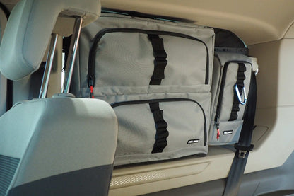 Fenstertaschen, Packsystem, Stauraum, VW Der neue Multivan T7, Packtaschen, Organizer, Zubehör VW California, Beach T7, Beach Tour, Campingshop, Campingzubehör, Zubehör für Camper, Fenstertaschen in grau für den neuen VW California und VW Multivan, Reisekoffer fuer T7