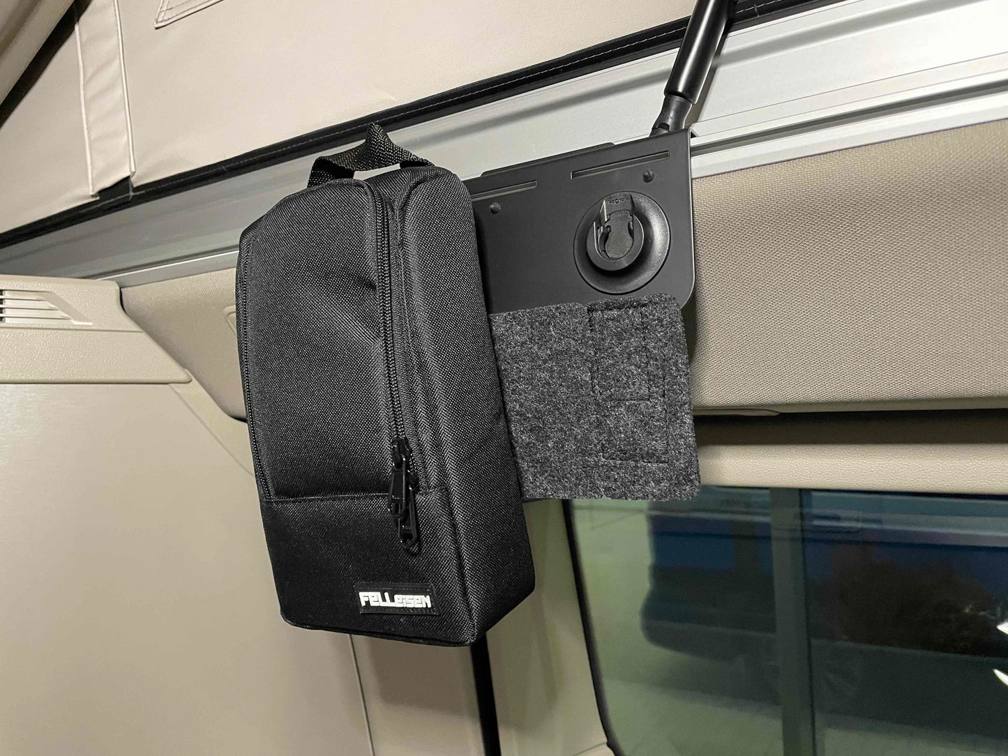 Zubehör für VW T7, Taschen fuer T7, Neues Zubehoer für T7, Taschenhalter in schwarz fuer VW T7, Zubehör für Neuen California,  Zubehör für T7 - jetzt entdecken, Zubehoer fuer VW T7 California