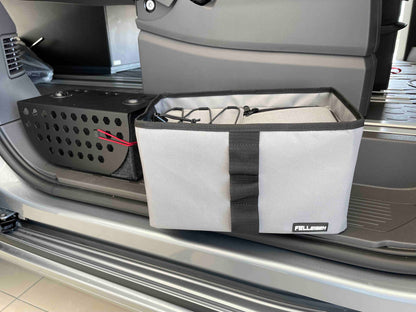 Zubehör für VW T7 Multivan, VW California T7, California Beach, California Beach Tour, Schuhregal fuer T7, Stauraum fuer VW T7, Taschen fuer VW T7, Trittstufenregal fuer T7, Trittstufenregal California, Trittstufenregal Multivan, Schuhstauraum im Camper, Stauraum im Camper, Onelevel im Camper, Trittstufeneinsatz