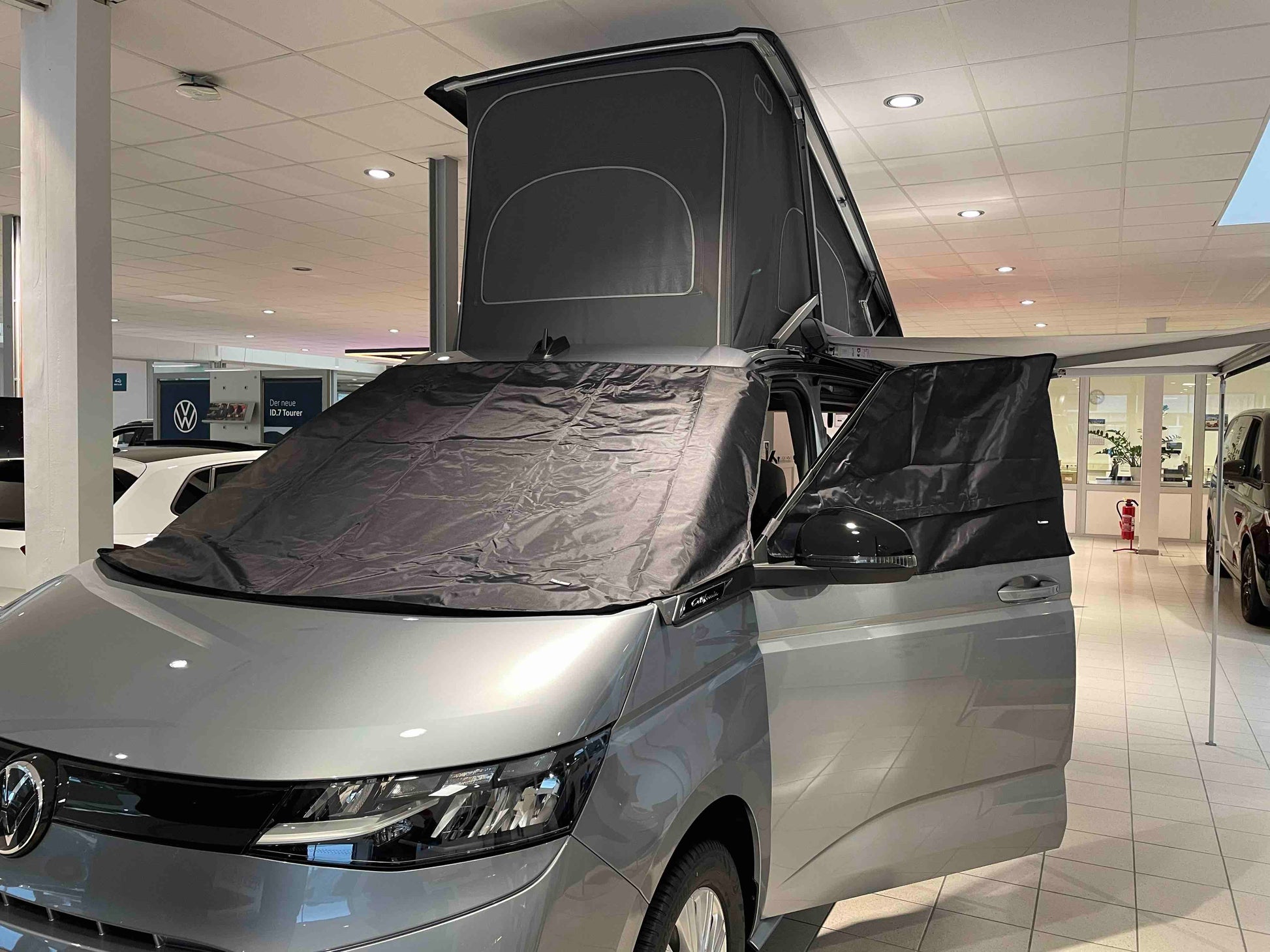 Shelter Comfort für VW New Multivan, New California VW T7 , Moskitonetz, ScheibenIoslierung fuer T7, Cockpitisolierung fuer VW T7, Windschutzscheibenisolierung VW T7, Abdunkelungen fuer VW, VW Zubehör, Passgenaue Verdunkelungen fuer VW T7