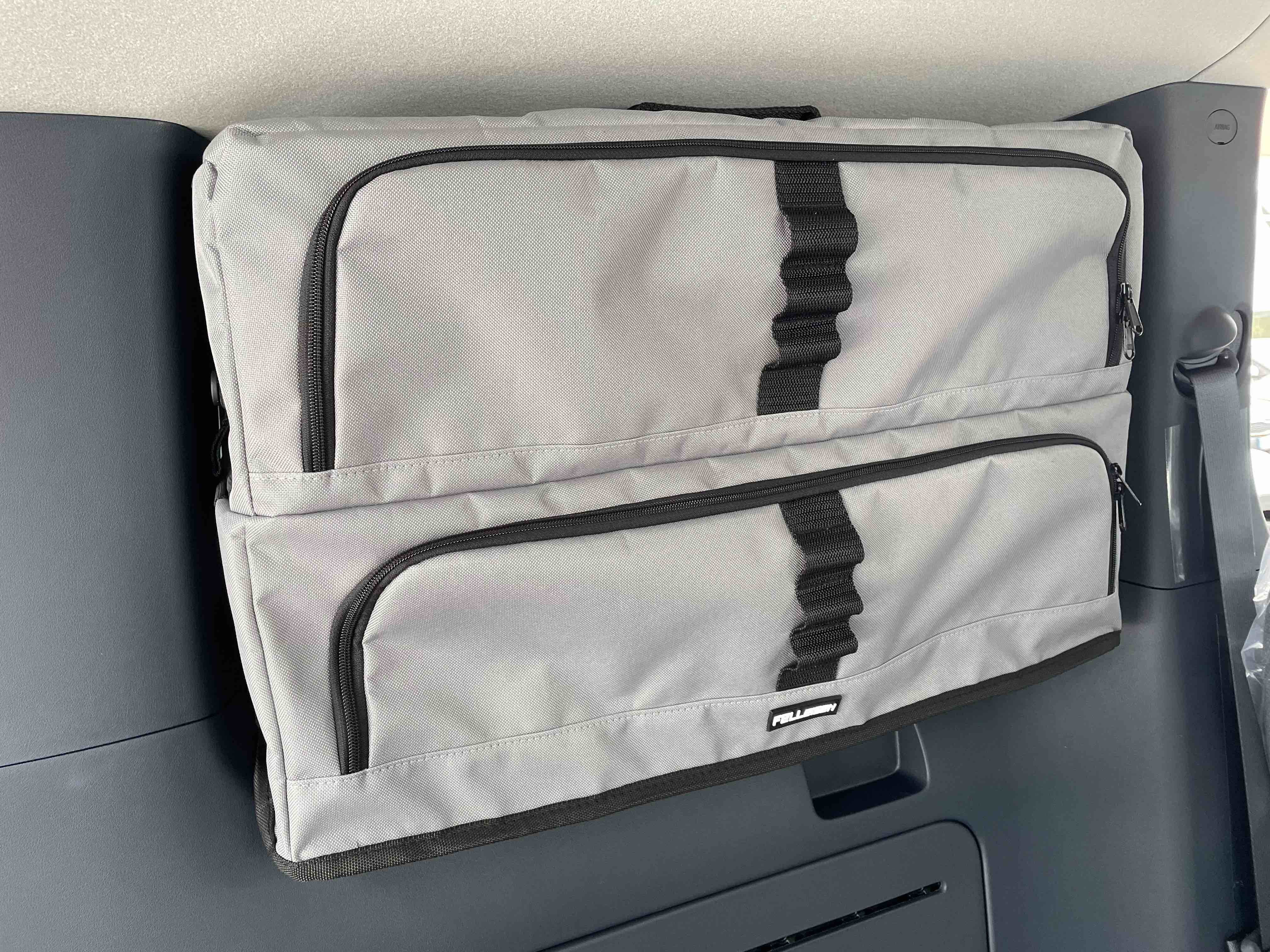 Fenstertaschen für KIA PV 5, PV5 Fenstertaschen, Packtaschen für Kia PV5, Stauraum und Campingzubehör für Kia PV 5, Camper KIA PV5, Campingzubehör Kia PV5, PV5 als Camper, Kia PV5 als Camper, Campingumbau KIA PV5.