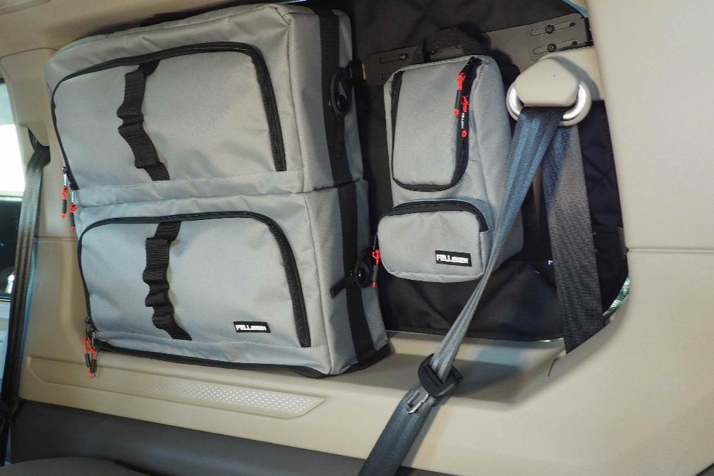 Fenstertaschen, Packsystem, Stauraum, VW Der neue Multivan T7, Packtaschen, Organizer, Zubehör VW California, Beach T7, Beach Tour, Campingshop, Campingzubehör, Zubehör für Camper, Fenstertaschen in grau für den neuen VW California und VW Multivan, frei wählbare Zipper